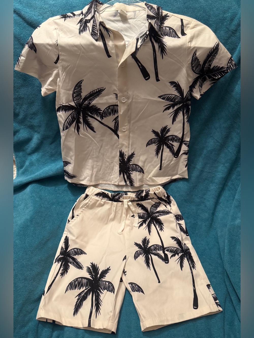 SHEIN Cream and Black Palm-Print Kids outfit Set